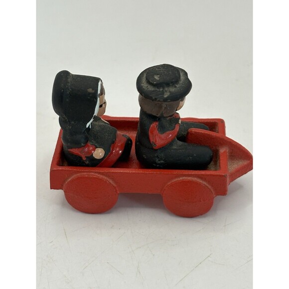 VINTAGE 1940's CAST IRON AMISH BOY AND GIRL FIGURES IN RED WAGON - Picture 3 of 5